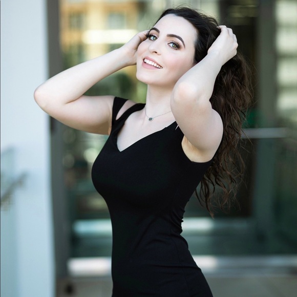 Meet your Posher, Natalie - Picture 3 of 3